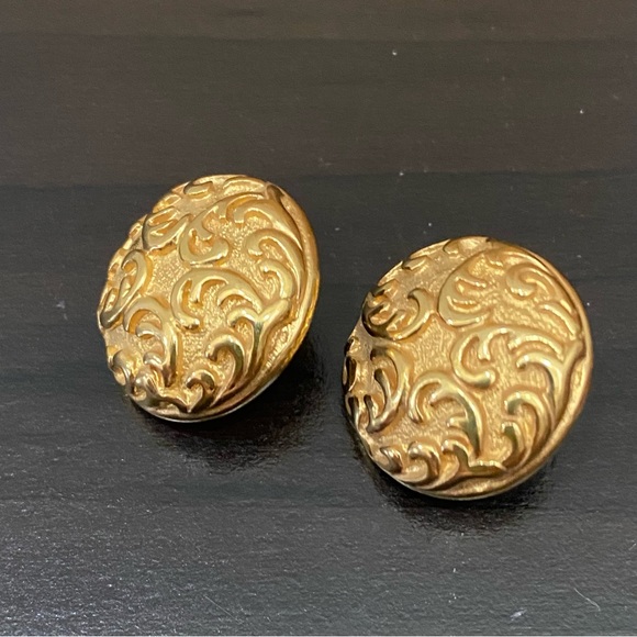 Vintage MONET Signed Gold-tone Ornate Concave Button Earrings - Picture 7 of 15